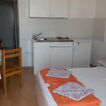 アパート By The Sea Tucepi, Makarska - 16037 Tučepi