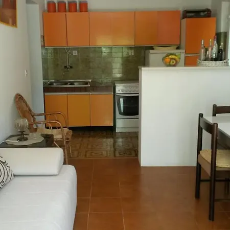 By The Sea Tucepi, Makarska - 16037 Apartment